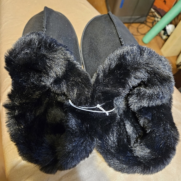 LC Lauren Conrad Women'sMetallic Faux Fur-Lined Clog Slippers - Picture 2 of 7